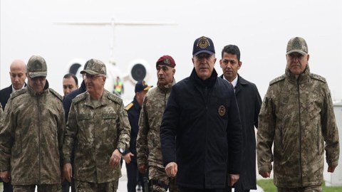 Akar generalları Suriya sərhədinə topladı