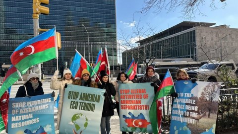 BMT qarşısında Laçın yolundakı etirazçılara dəstək aksiyası 