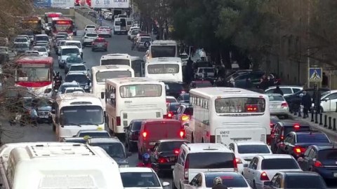 Bakıda 100-dən çox avtobus TIXACDA qalıb
