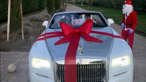 Sevgilisi Ronaldoya 370 min dollarlıq “Rolls Royce” aldı