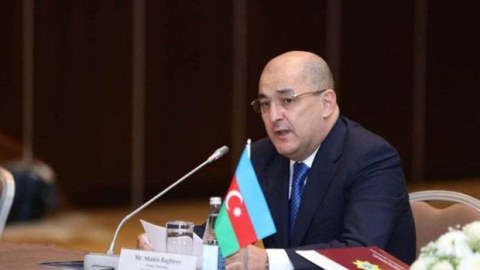 Baş Gömrük İdarəsinin rəisi işdən çıxarıldı