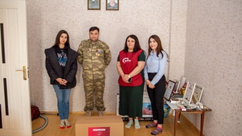 “Qırmızı ürəklər” qazi və şəhid ailələrini təbrik etdi - FOTOLAR