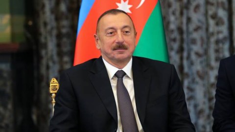 İlham Əliyevə Rusiyada qızıl üzük hədiyyə edilib