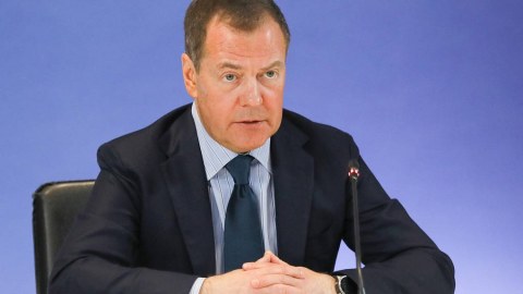 Medvedev Rusiyadan qaçanları “xalq düşməni” adlandırdı - QALMAQAL