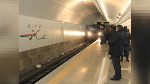 Metroda yenə problem YARANDI