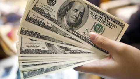 Banklara 63 milyondan çox dollar SATILDI