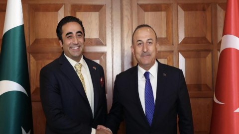 Çavuşoğlu pakistanlı həmkarı ilə müzakirə apardı 