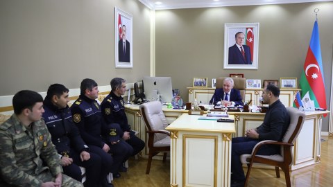 Rektoru qaziləri təbrik edib - FOTOLAR