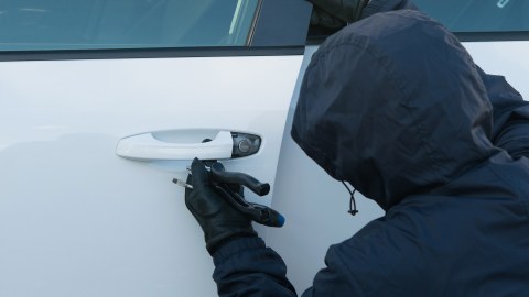 “Range Rover”dən 6 min OĞURLANDI
