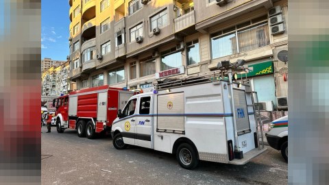 Partlayışın olduğu mərtəbədə bütün mənzillər dağılıb - AÇIQLAMA