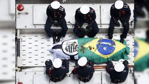 Əfsanəvi futbolçu Pele dəfn edilib - FOTOLAR