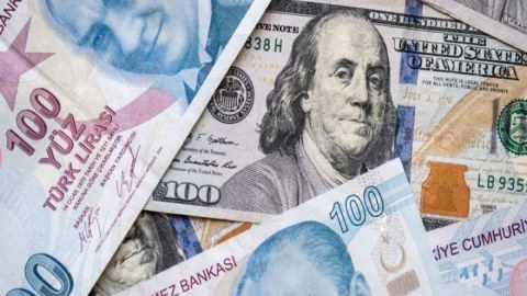 Türkiyədə dollar rekord səviyyədə bahalaşdı