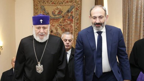 Paşinyan erməni kilsəsini heçə saydı