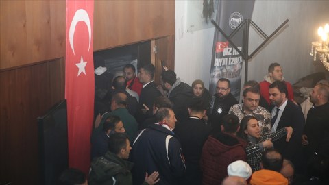 Anım mərasimində tavan çökdü, 32 nəfər yaralandı - YENİLƏNİB 