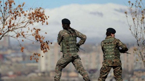 Ermənistan qadınları orduya cəlb edəcək