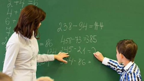 Deputat töhmət alan müəllimin müdafiəsinə qalxdı: YARAMAZLIQDIR!