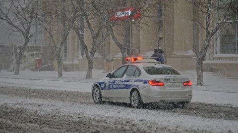 Yolların buz bağlaması ilə bağlı sürücülərə MÜRACİƏT