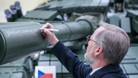 Çexiya Ukraynaya yeni tanklar göndərir