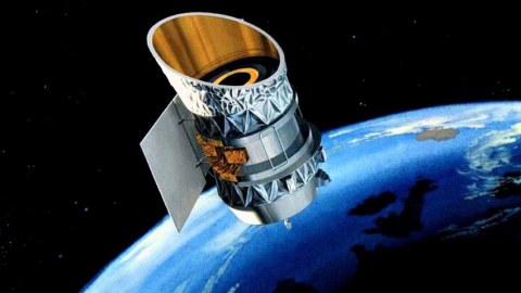 NASA-nın işləməyən peyki Yerə düşdü