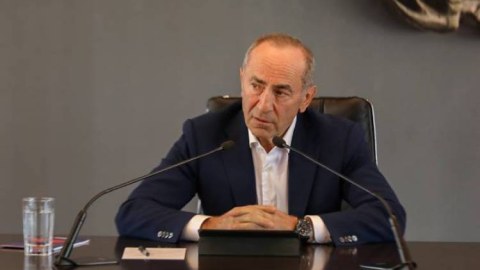 Köçəryan Laçın yolu ilə bağlı çıxış yolu görə bilmir