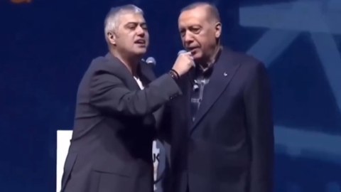 Ərdoğanla birlikdə mahnı oxudu - VİDEO
