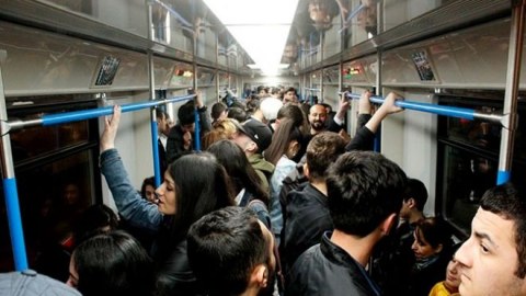 Dünən metrodan istifadə edənlərin sayı açıqlandı