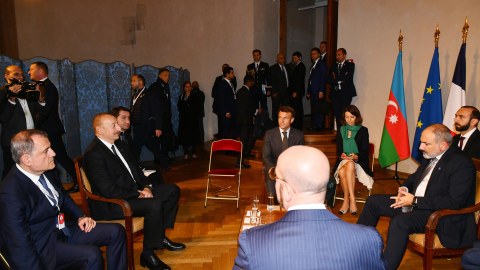 Əliyev Praqa görüşünün detallarını açıqladı: Səhər saat 5-də...