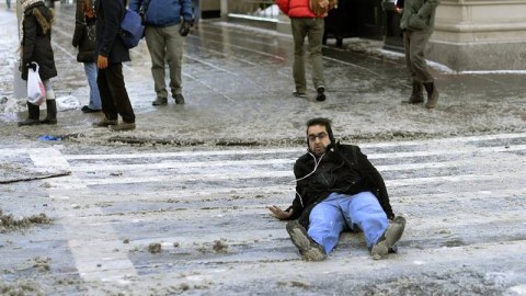 Qarlı günlərdə yıxılaraq travma alanların sayı AÇIQLANDI