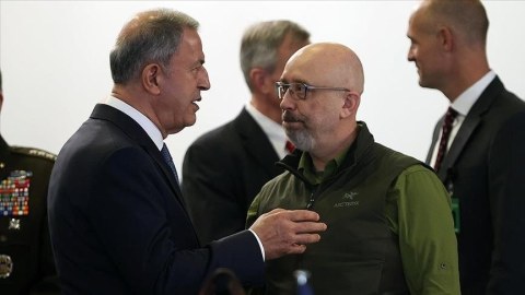 Hulusi Akar ukraynalı həmkarı ilə danışıqlar apardı 