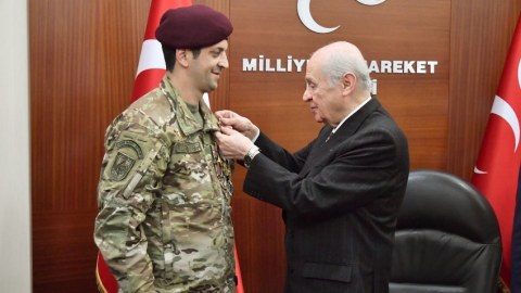 Baxçalı qazilərimizə "Boz qurd" hədiyyə etdi - FOTOLAR