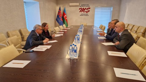 ABŞ Səfirliyinin mətbuat katibi Mətbuat Şurasında olub