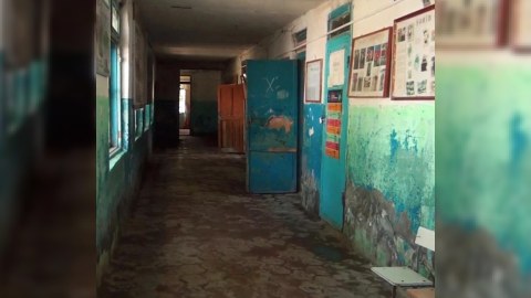“Əsrin kəndi”, təhsil və ayaqyolu