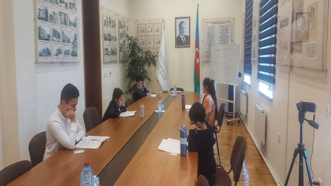 Bakıda eksternat qaydasında imtahan keçirilib