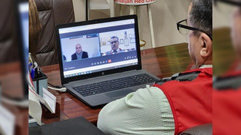 Novruz Aslanov videoformatda seçicilərini qəbul edib