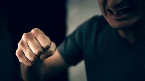 Bakıda oğul atasını döyüb öldürdü