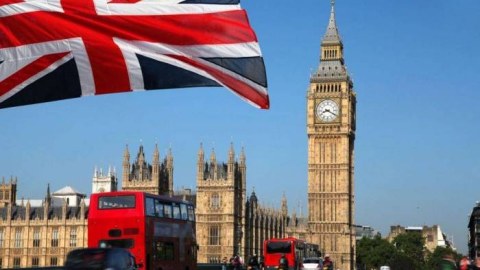 Britaniya Bakı və İrəvana silah embarqosu tövsiyələrini yenilədi