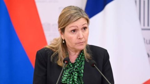 Azərbaycanlı deputat fransız spikeri kəndinə ÇAĞIRDI