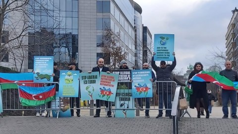Avropa Parlamenti qarşısında ermənilərə ETİRAZ - FOTO