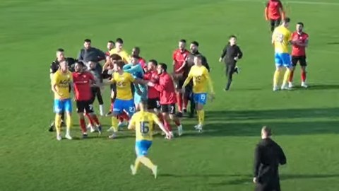 "Qəbələ"nin Çexiya klubu ilə oyununda əlbəyaxa dava - VİDEO 