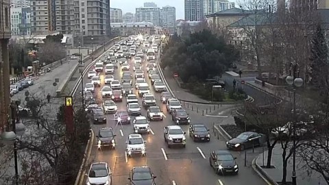 Bu yollarda tıxac var - SİYAHI