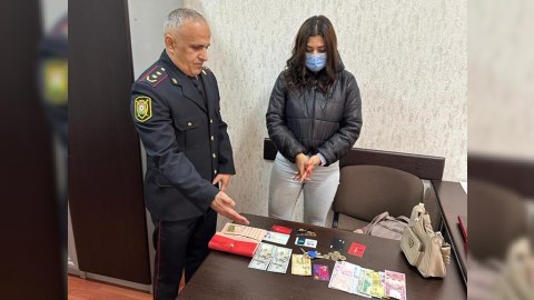 Polis parkda unudulan “pullu çanta” tapdı - FOTO