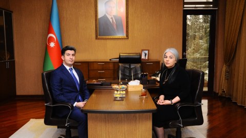 İcra başçısı şəhid anası ilə görüşüb
