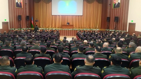 Müdafiə Nazirliyində toplanış KEÇİRİLİR