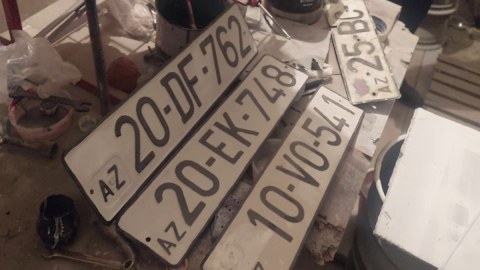 Saxta avtomobil nömrəsi hazırlayan şəxs tutuldu - FOTOLAR