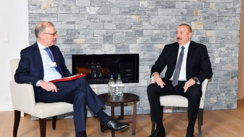 İlham Əliyev Davosda “Carlsberg Group” şirkətinin prezidenti ilə görüşdü