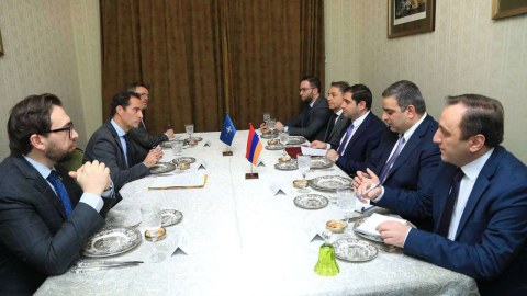 NATO nümayəndəsi Papikyanla regional məsələləri müzakirə etdi 