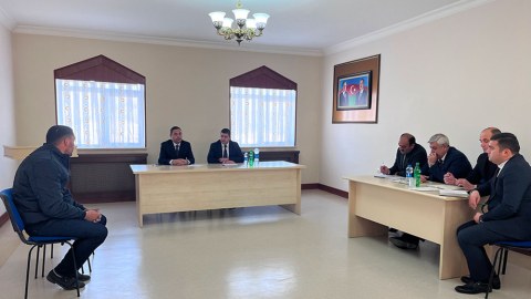 Nazir naxçıvanlıların şikayətlərini dinlədi 