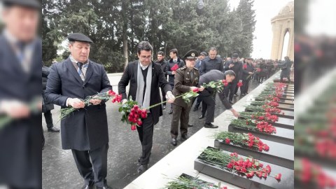 İran səfiri Şəhidlər Xiyabanını ziyarət etdi 