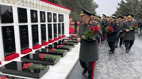 Generallar Şəhidlər xiyabanında - FOTO