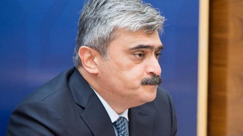 Maliyyə naziri maaş və pensiya artımından DANIŞDI